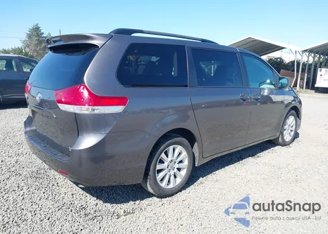2012 Toyota Sienna Le 7 Passenger z USA, uszkodzony, nr VIN 5TDJK3DC7CS037178